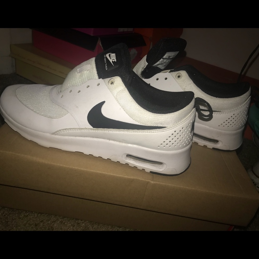 Black/White Air Max Thea’s